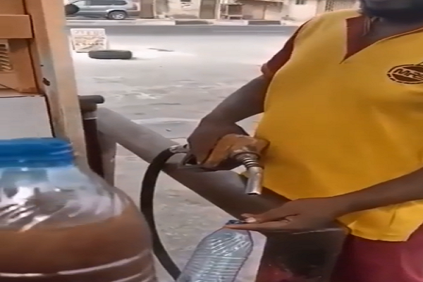 VIDEO: Suspected adulterated fuel being dispensed in a Lagos petrol ...