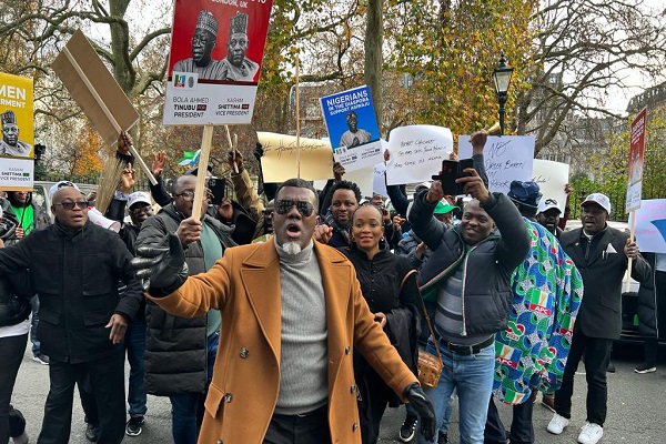VIDEO: Former presidential aide Reno Omokri joins Tinubu’s supporters in London
